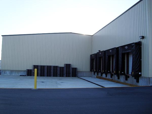 Deep-well loading docks on a warehouse